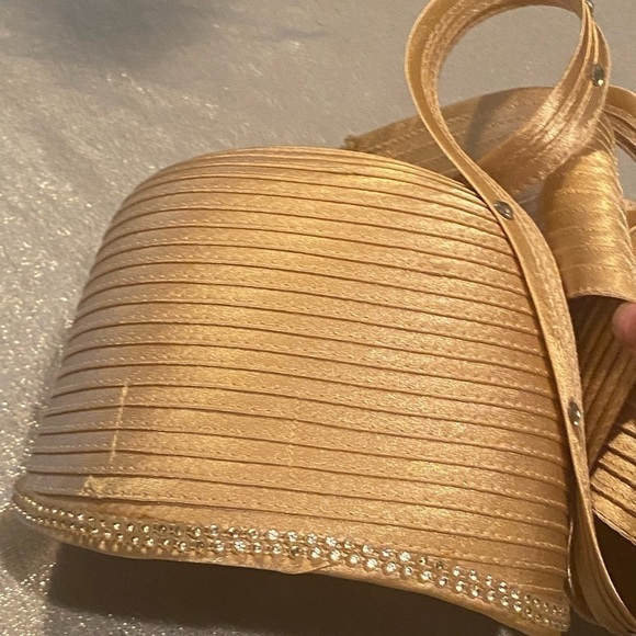 NWT SUSANNA GOLD ADORNED WITH RHINESTONES AND DESIGN ON SIDE - Picture 5 of 10